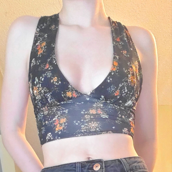 Uo low cut top - Picture 2 of 4